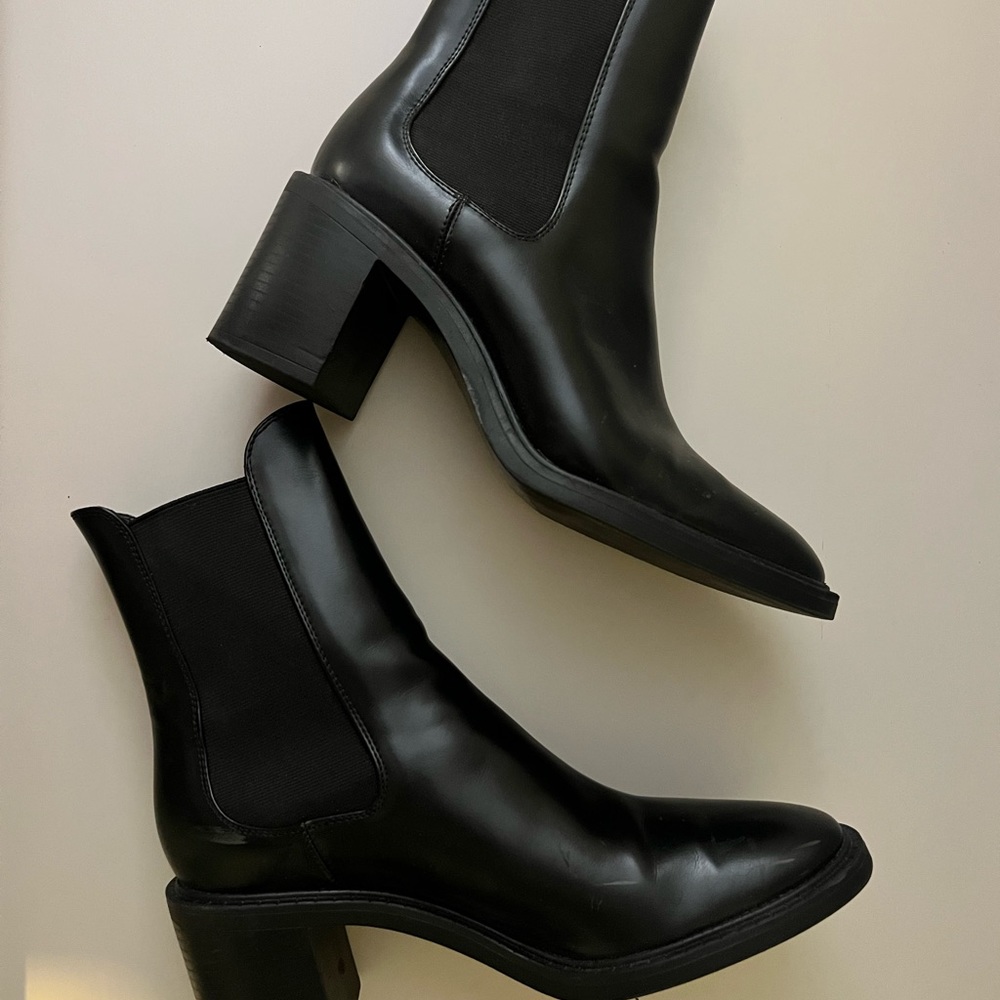 Zara heel Chelsea leather boots.